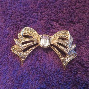 Bow style brooch